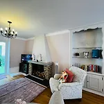 A La Maison - De Luxe بيت للعطل