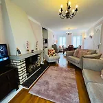 A La Maison - De Luxe بيت للعطل